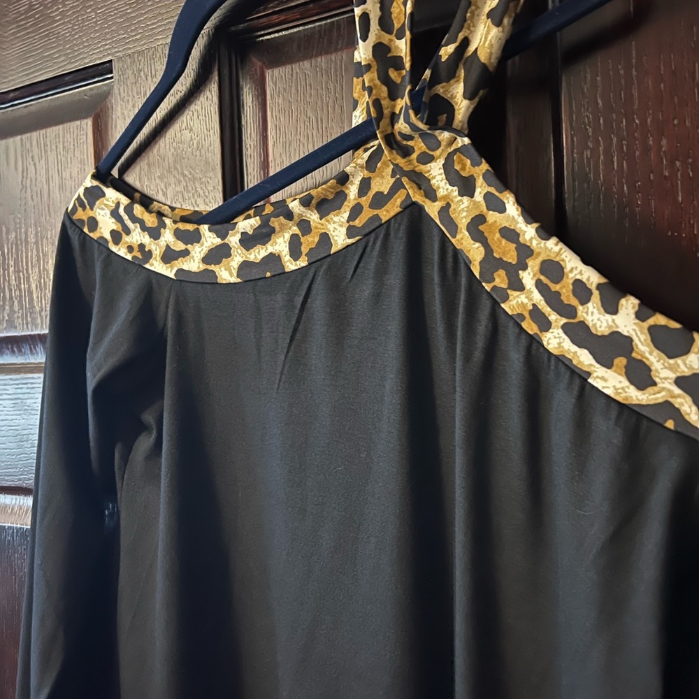 Black leopard collar with leopard cold shoulder strap